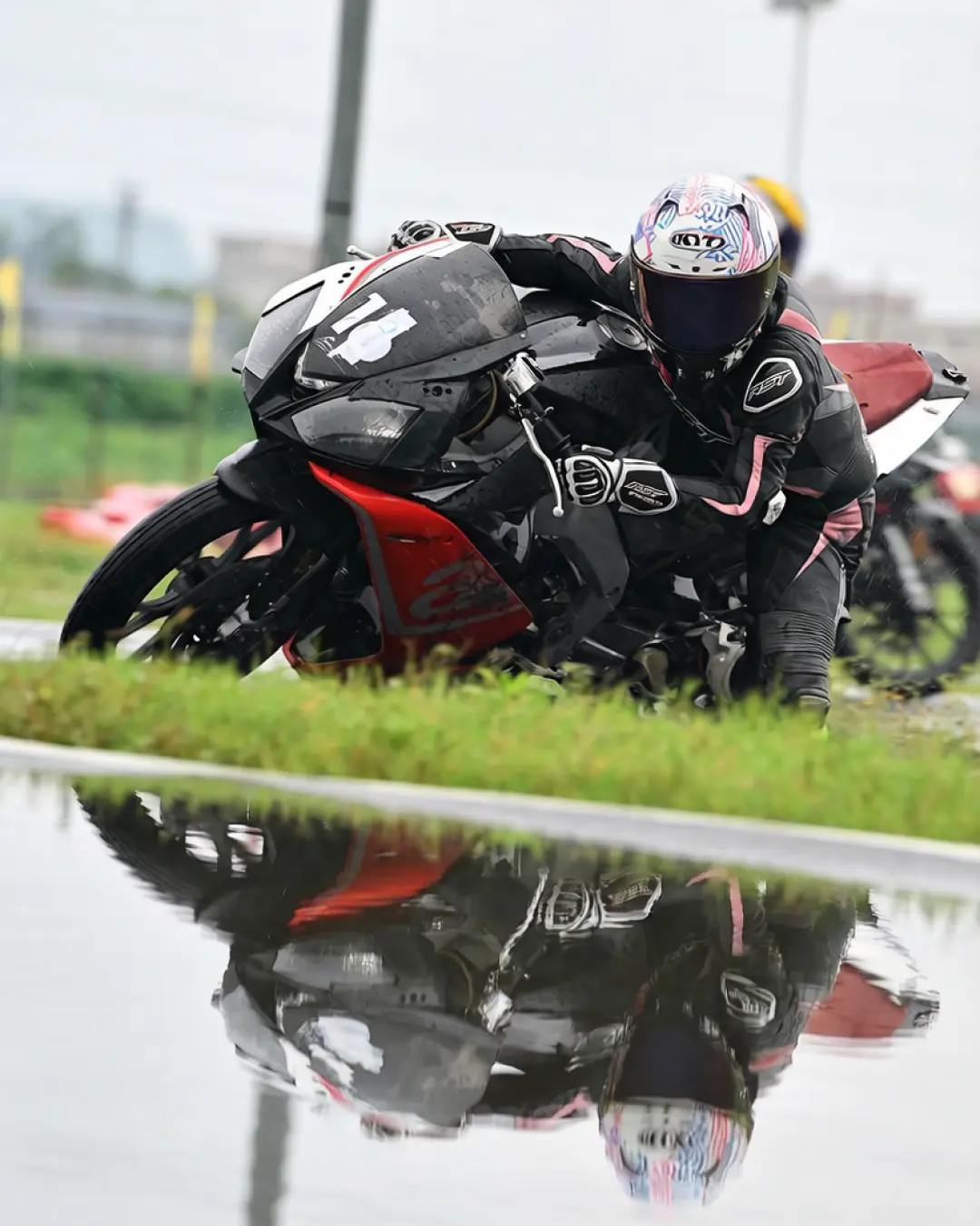 亞洲區車手友誼賽 Race1 雨戰