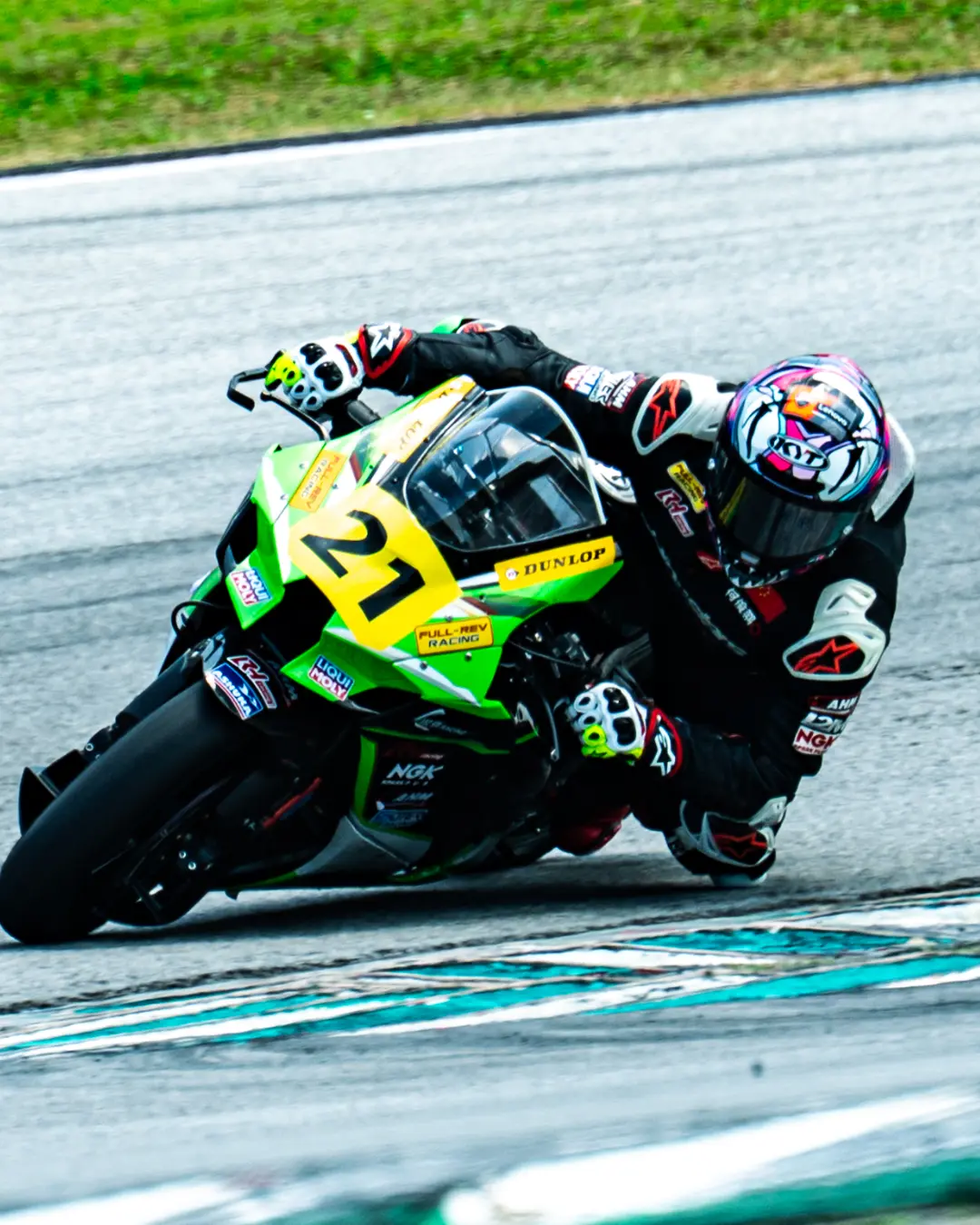 Silver Steed Racing Team rider He Jun Peng #21