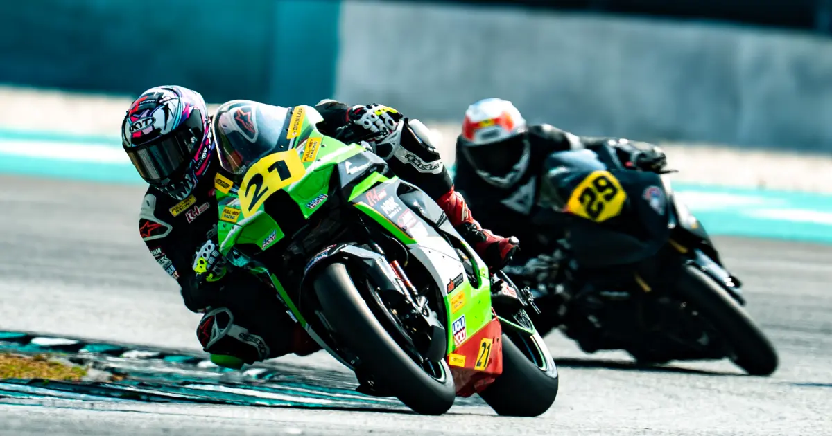 Silver Steed Racing Team rider He Jun Peng #21 racing at Sepang International Circuit