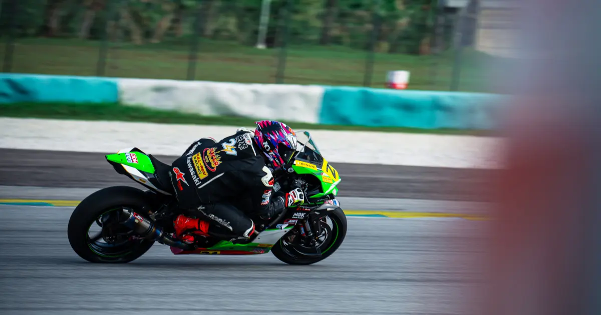 Silver Steed Racing Team rider He Jun Peng #21